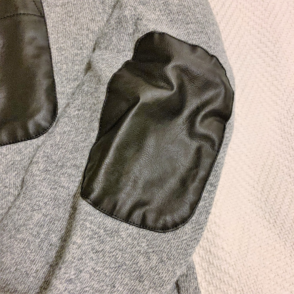 Artistix Jeans Grey Knit Sweater With Faux Leather - Picture 3 of 8